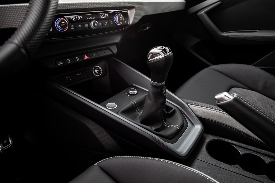 Детали интерьера Audi A1 Sportback 30 TFSI Advanced 2018 года  (WW) (фото 10 из 16)